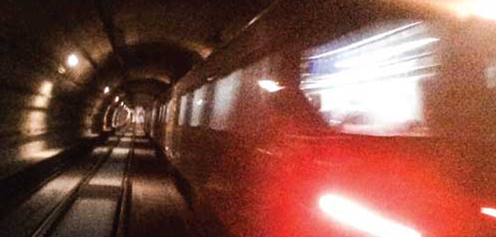 Metrodaki Yabancı: Dünyanın Enerjisini Taşıyan Çanta